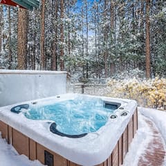 Walk to the Slopes · Hot Tub, Garage & Fireplace