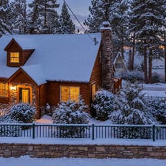 Cozy 3BR Cabin · Near Village, Lake & Slopes