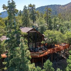Lake View Chalet · 5BR/5BA · Sleeps 12 · Hot Tub