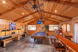 Lakefront Luxury Private Dock, Spa & Game Room - Image 4