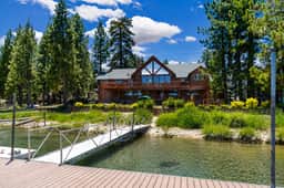 Lakefront Luxury Private Dock, Spa & Game Room - Image 2