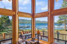 Lakefront Chalet near Village and Slopes - Image 2