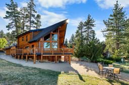 Lakefront Chalet near Village and Slopes - Image 3