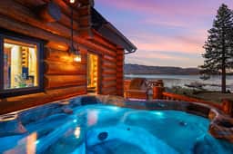 Lakefront Chalet near Village and Slopes - Image 4