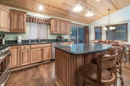 Walk to the Slopes · Hot Tub, Garage & Fireplace - Image 3