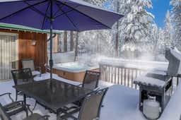 Walk to the Slopes · Hot Tub, Garage & Fireplace - Image 4