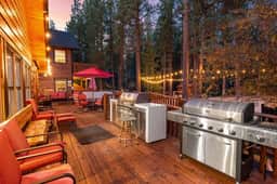 Private Mountain Retreat on 1 Acre. Spa, Firepit. - Image 3