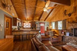 Bear Necessities ,4BR Cabin, Fireplace Near Slopes - Image 3