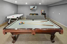 Mancave. Steps to Summit Resort. Spa and BBQ. - Image 4