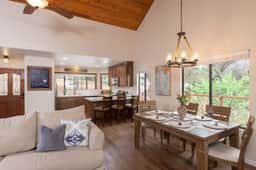 Remodeled Chalet ,Hot Tub ,Close to Slopes - Image 2