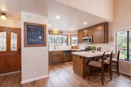 Remodeled Chalet ,Hot Tub ,Close to Slopes - Image 5