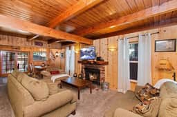 Walk to Bear Mtn Shuttle · Hot Tub & Arcade · 3BR - Image 5