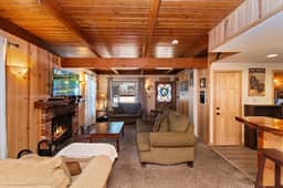 Walk to Bear Mtn Shuttle · Hot Tub & Arcade · 3BR - Image 3