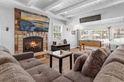 Bright Remodeled Cabin · Private Spa · Near Slopes - Image 2