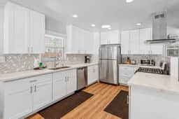 Bright Remodeled Cabin · Private Spa · Near Slopes - Image 4