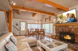 Lakeview Getaway. Close to Village and Slopes! - Image 5