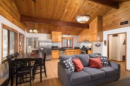Single-Story Cabin · Near Slopes · Fireplace & BBQ - Image 3