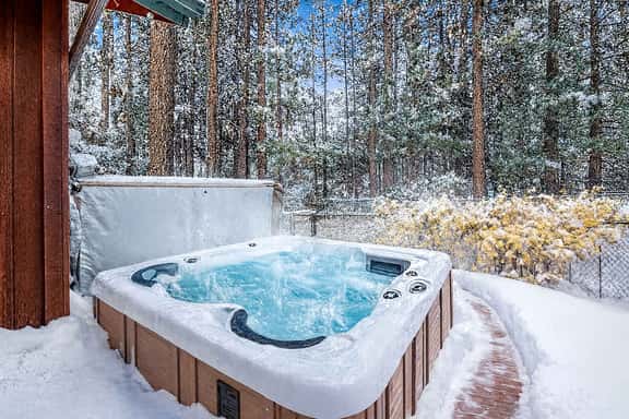 Walk to the Slopes · Hot Tub, Garage & Fireplace - Image 1