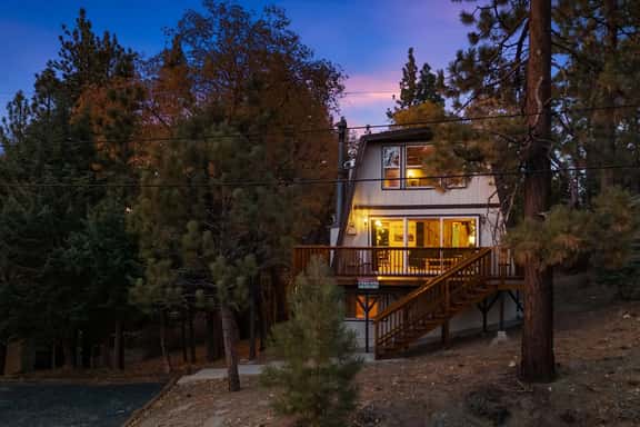 Moonridge Cabin · Hot Tub · Bunk Room · Sleeps 10 - Image 1