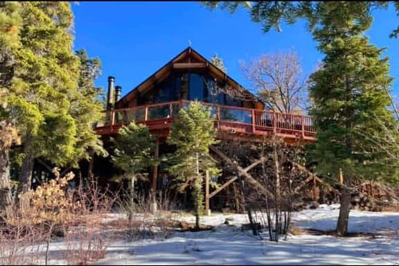 Lake View Chalet · 5BR/5BA · Hot Tub & Pool Table - Image 1