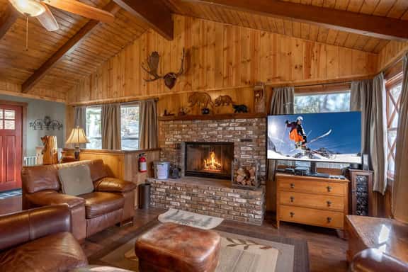 Bear Necessities ,4BR Cabin, Fireplace Near Slopes - Image 1