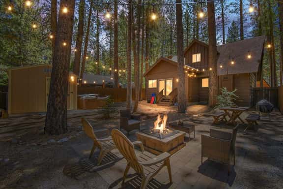 Walk to Bear Mtn Shuttle · Hot Tub & Arcade · 3BR - Image 1
