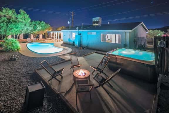Private Pool, Hot Tub, 5 minutes to Park Entrance! - Image 1
