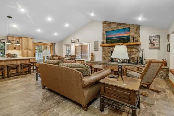 Walk to Summit, Spa, BBQ, Fireplace - Image 1