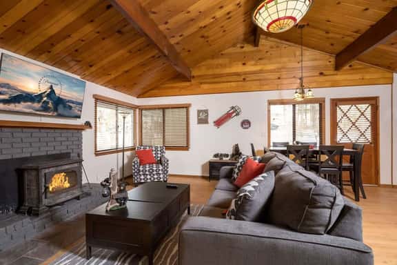 Beautiful Chateau. Fireplace, BBQ, & near Slopes. - Image 1