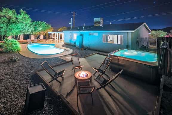 Joshua Tree Pool & Hot Tub · Near Park Entrance - Image 1