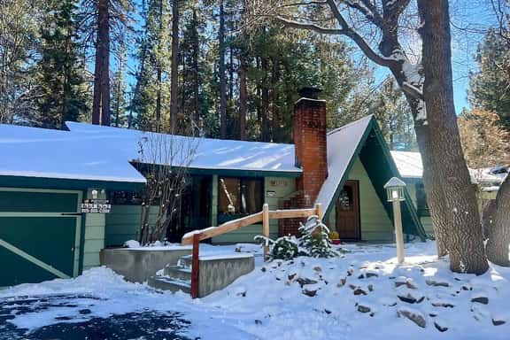 Single-Story Cabin · Near Slopes · Fireplace & BBQ - Image 1