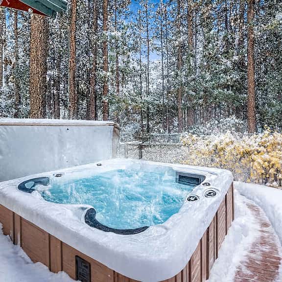 Walk to the Slopes · Hot Tub, Garage & Fireplace - Image 1