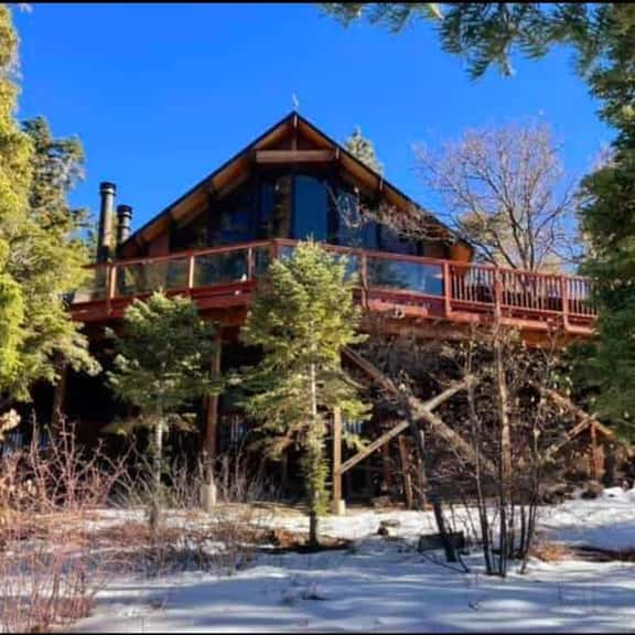 Lake View Chalet · 5BR/5BA · Hot Tub & Pool Table - Image 1