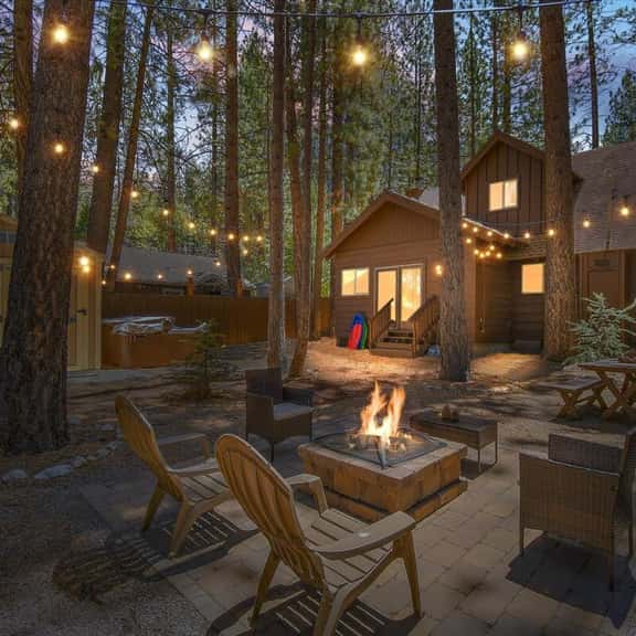 Walk to Bear Mtn Shuttle · Hot Tub & Arcade · 3BR - Image 1