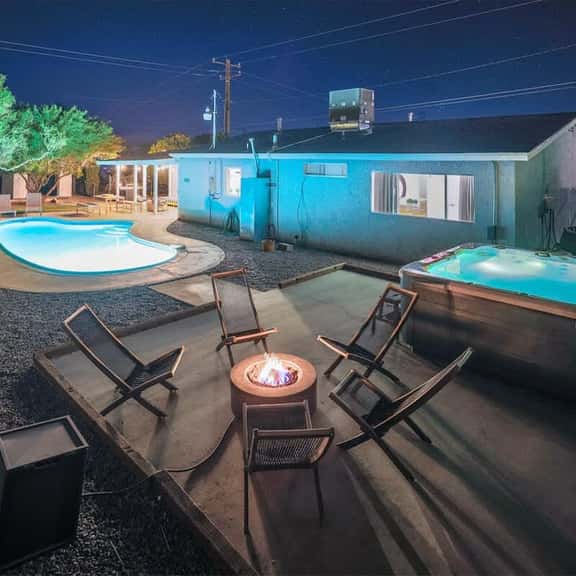 Private Pool, Hot Tub, 5 minutes to Park Entrance! - Image 1