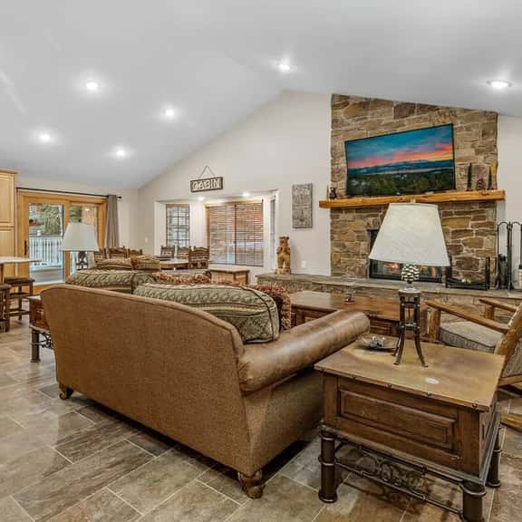 Walk to Summit, Spa, BBQ, Fireplace - Image 1