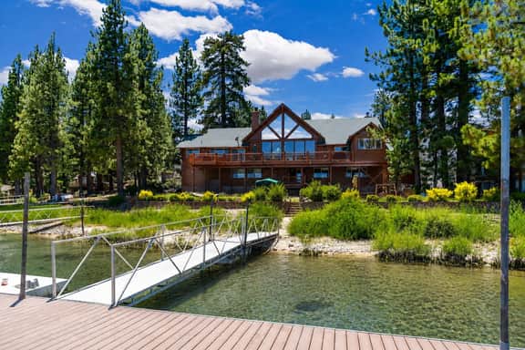 Lakefront Luxury Private Dock, Spa & Game Room - Image 2