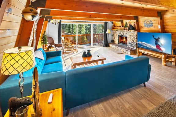 Moonridge Cabin · Hot Tub · Bunk Room · Sleeps 10 - Image 4