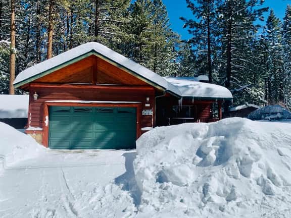 Walk to the Slopes · Hot Tub, Garage & Fireplace - Image 5