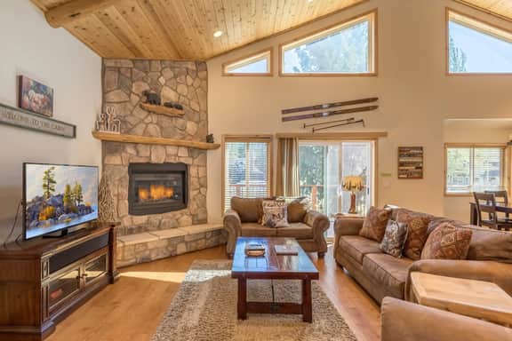 Walk to Ski Shuttle · Spa, Pool Table & Fireplace - Image 5