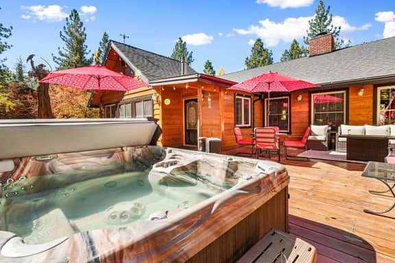 Private Mountain Retreat on 1 Acre. Spa, Firepit. - Image 4