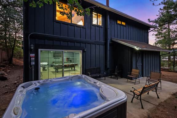 Mancave. Steps to Summit Resort. Spa and BBQ. - Image 3