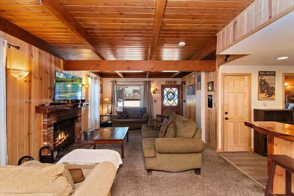 Walk to Bear Mtn Shuttle · Hot Tub & Arcade · 3BR - Image 3