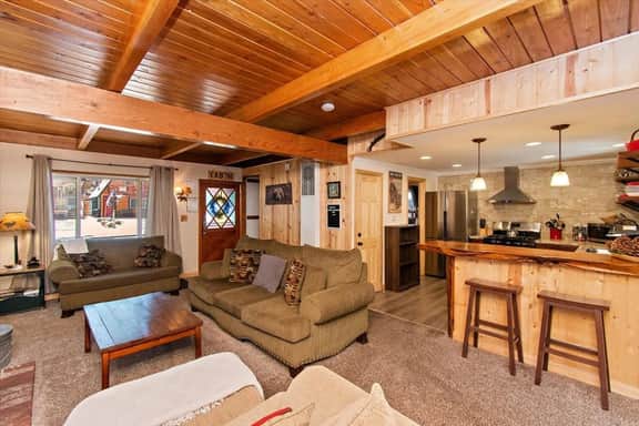 Walk to Bear Mtn Shuttle · Hot Tub & Arcade · 3BR - Image 2