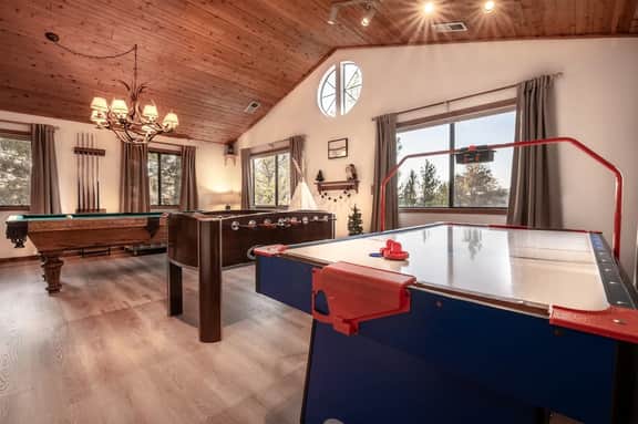 Game Room,  Hot Tub, Views, Jetted bathtub. BBQ. - Image 5