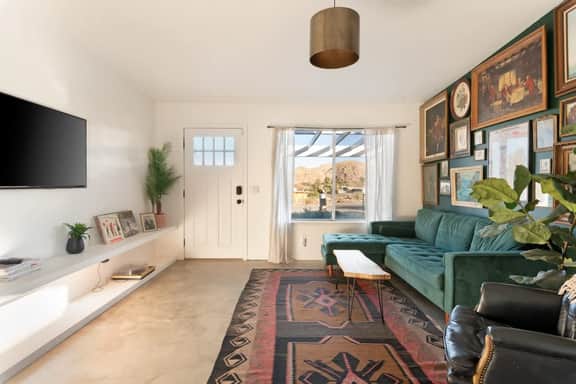 Private Pool, Hot Tub, 5 minutes to Park Entrance! - Image 3