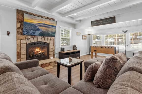 Bright Remodeled Cabin · Private Spa · Near Slopes - Image 2
