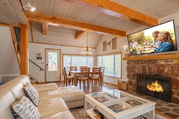 Lakeview Getaway. Close to Village and Slopes! - Image 5